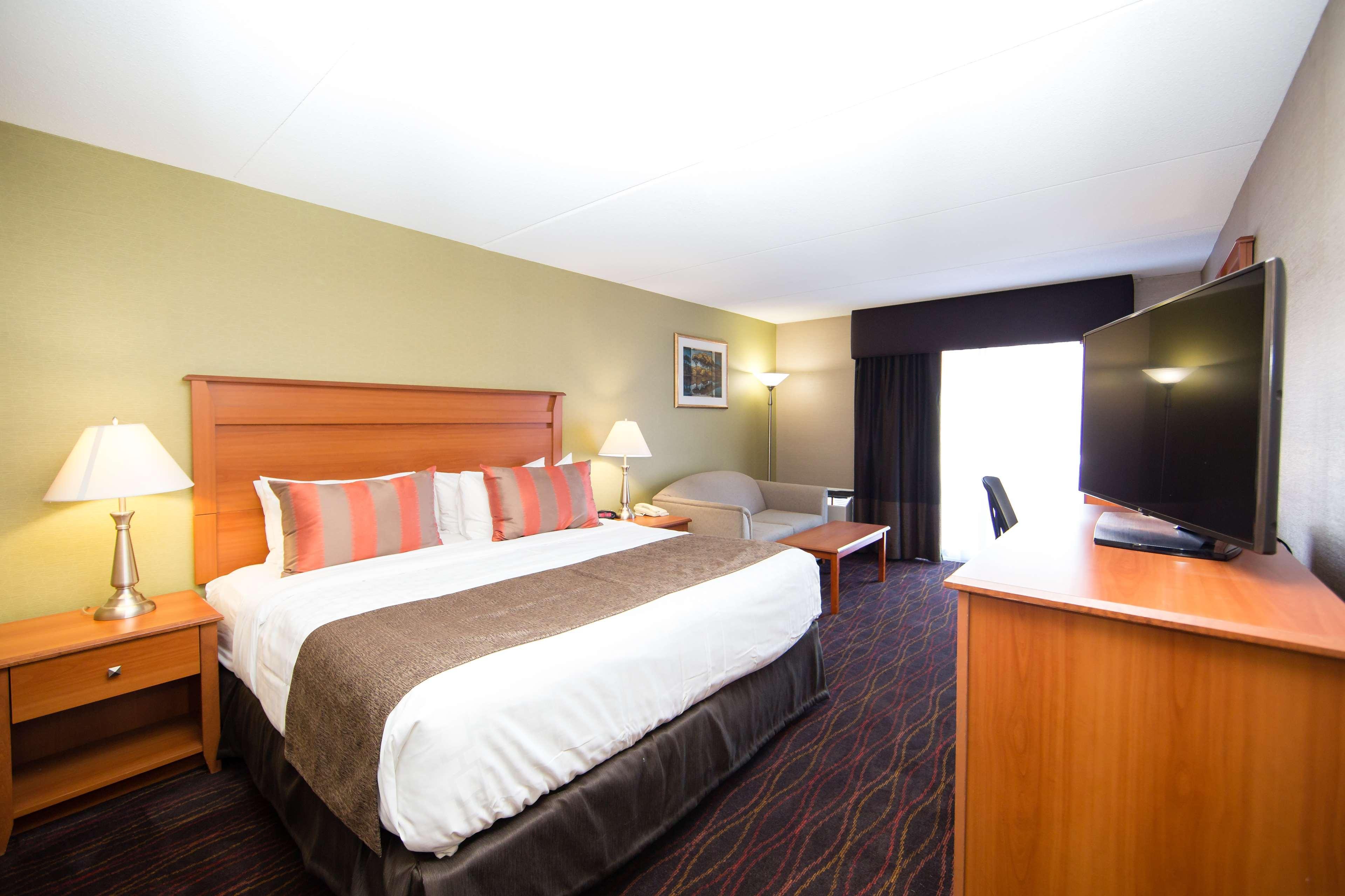 Best Western Plus Ottawa Kanata Hotel And Conference Centre Exterior photo