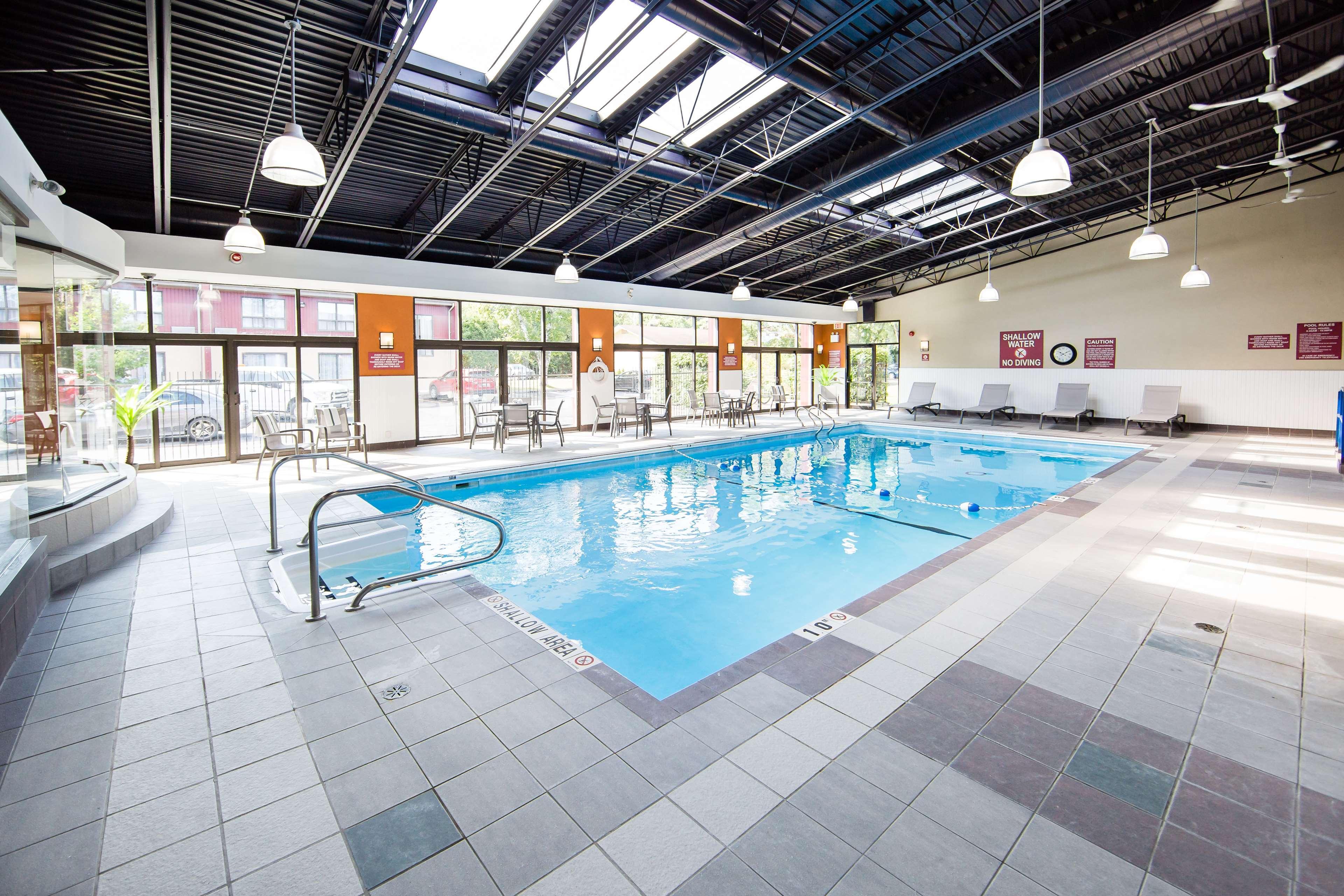 Best Western Plus Ottawa Kanata Hotel And Conference Centre Exterior photo
